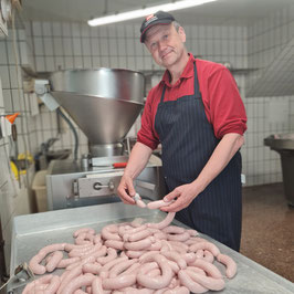 Ein Stück Heimat auf dem Grill: Urbans rohe Bratwürste und der unvergleichliche Born Senf